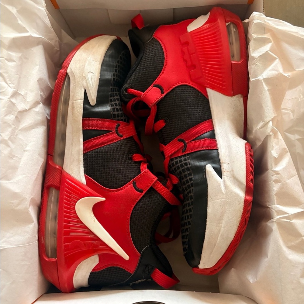 Nike Lebron Witness VII in Black and University Red